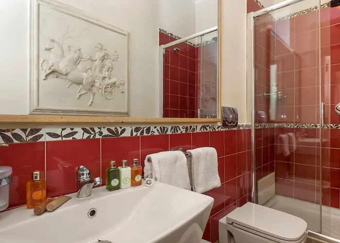 Luxury With Colosseum View Apartment *
