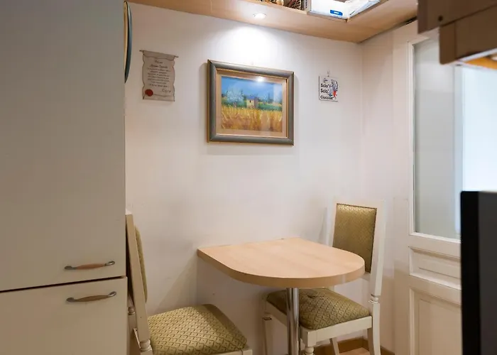 Luxury With Colosseum View Apartment *