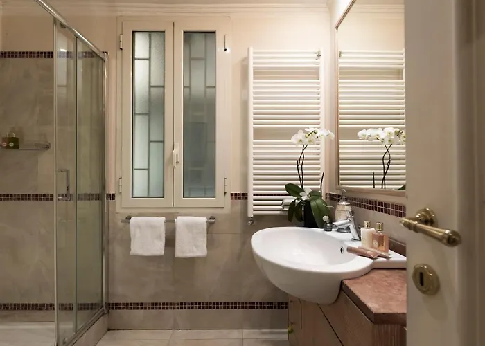 Luxury With Colosseum View