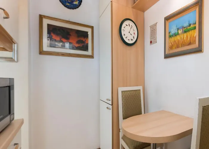 Luxury With Colosseum View Apartment *