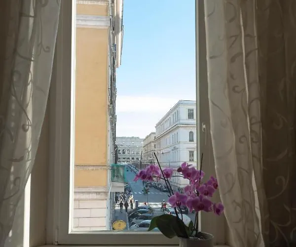 Luxury With Colosseum View Apartment *